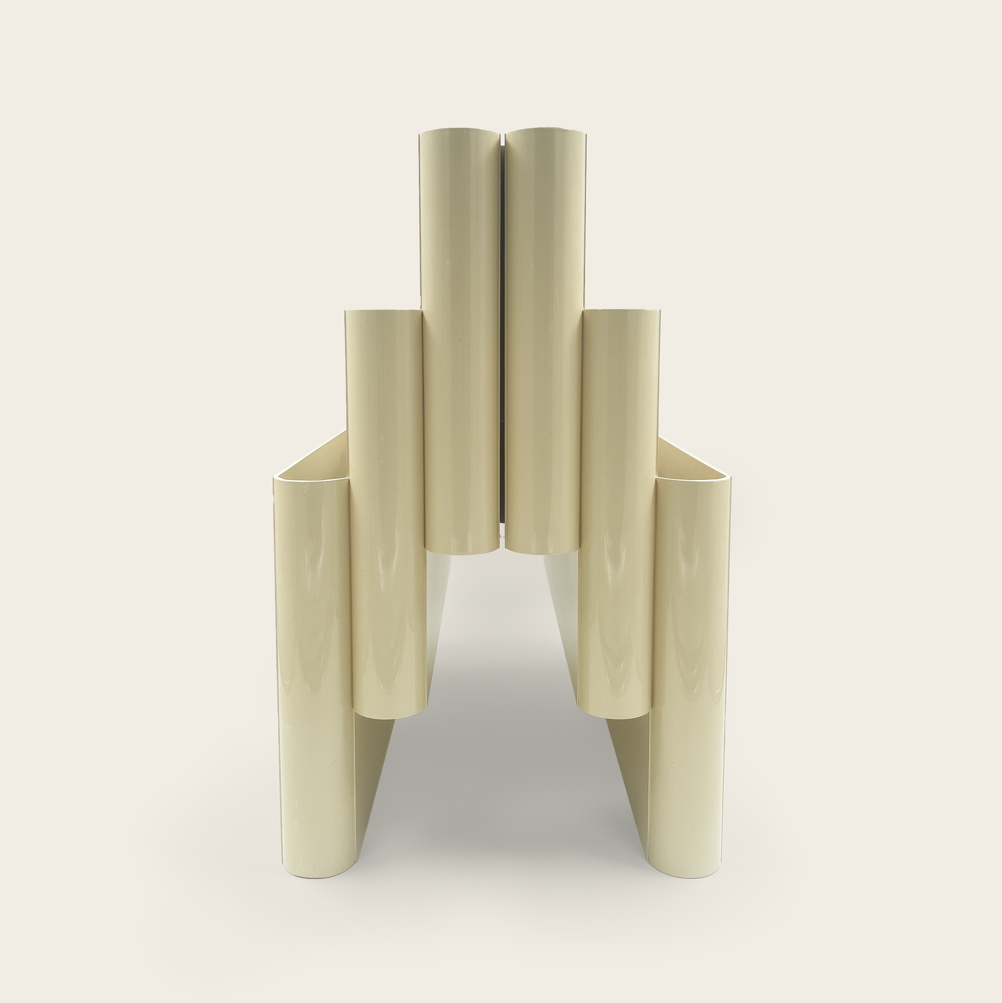 4675 kartell magazine rack creme